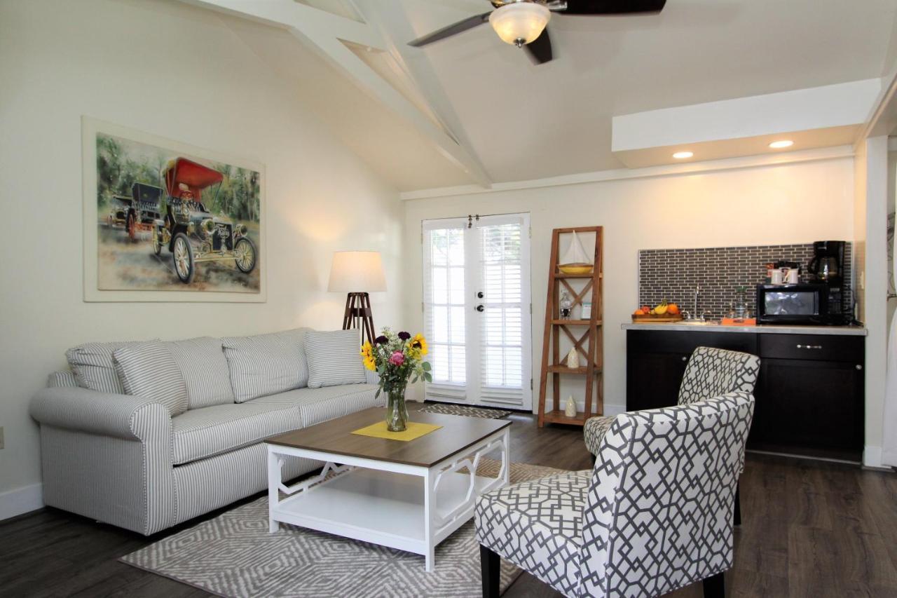 Lamp Lighter Inn And Sunset Suites Carmel-by-the-Sea Exterior photo